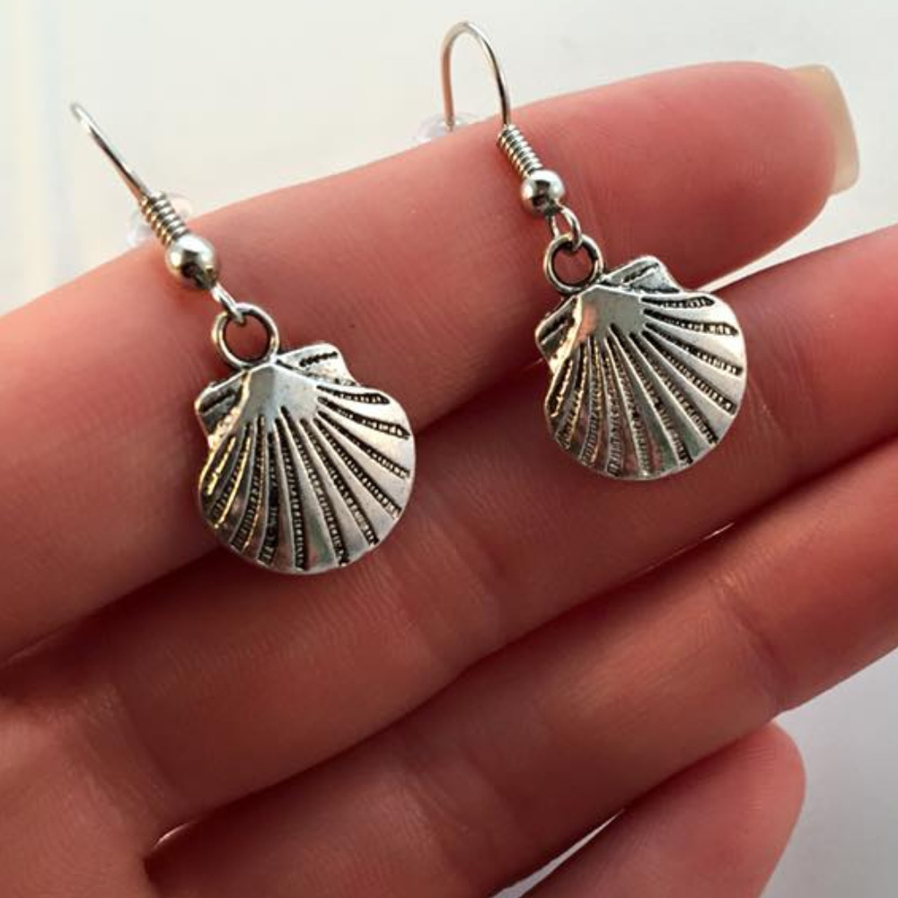 Silver Clam Sea Shell Dangle Earrings Gorgeous Party Gift